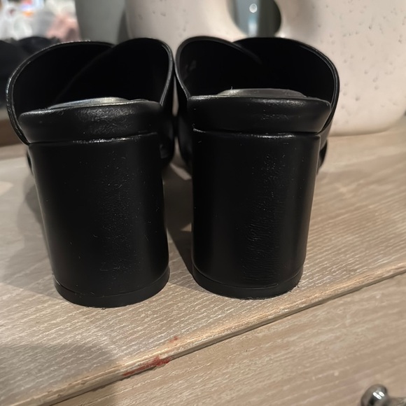 Hush Puppies Black Mules Sleek Slip-On Design - Picture 4 of 7